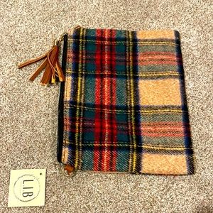 NWT women’s plaid hand bag